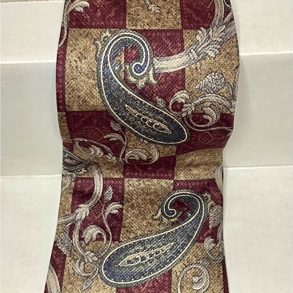Glengard Paisley Tie in Burgundy and Gold, 100% Silk Made in Canada